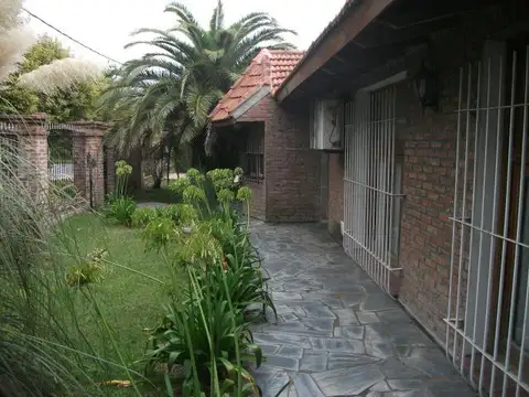 Casa 5 ambientes con 1 baño