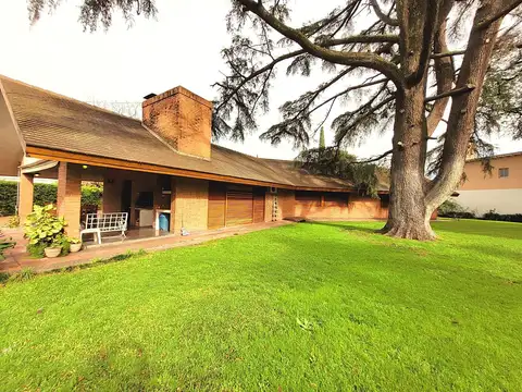 Casa en  VENTA 4 ambientes en Bella Vista sobre lote de 1495 mts- APTO CREDITO