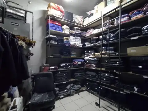 EXCELENTE LOCAL EN FOCO COMERCIAL - 130 m2