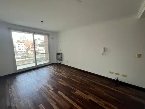 Amplio departamento de 1 dormitorio en zona Centro