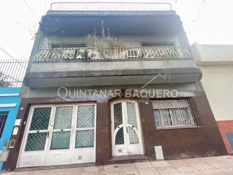 Casa multifamiliar con terraza, patio y garage