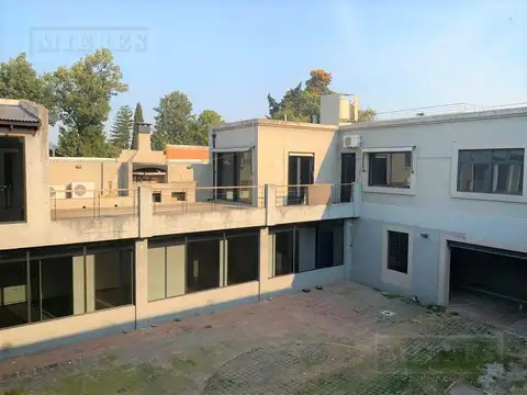 Oficina en Venta con 11 cocheras