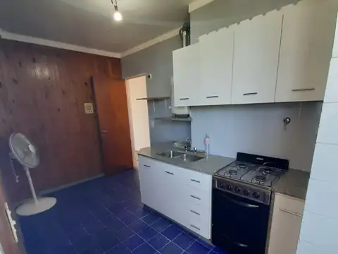 Excelente 3 ambientes con balcón - $ 800.000