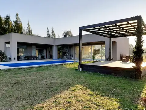 Casa 3 ambientes con 2 baños