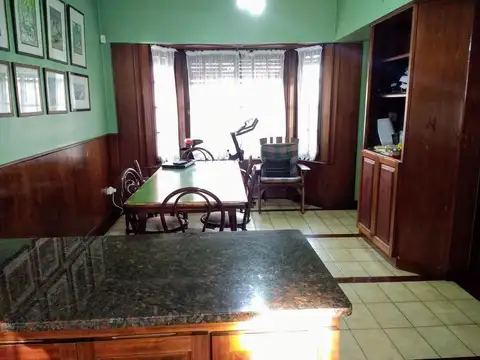 Florida Mitre/Este - Sólido Chalet de 5 amb - próximo a Av. Maipú 