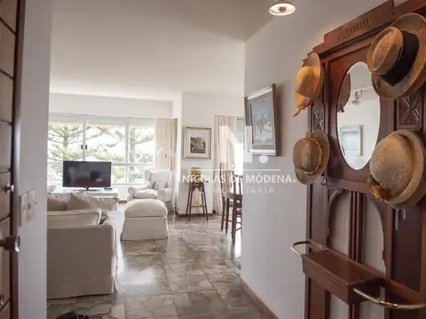 Departamento en Venta en Playa Mansa, USD 570.000