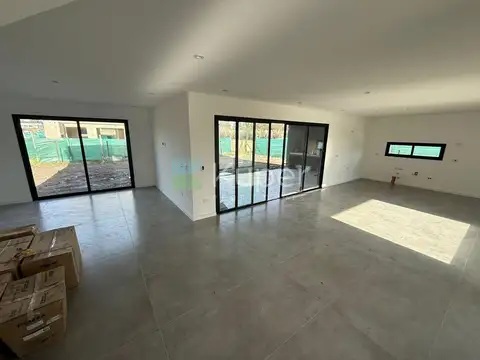 Casa en Venta en Pilar del Este - Santa Lucia, USD 270.000