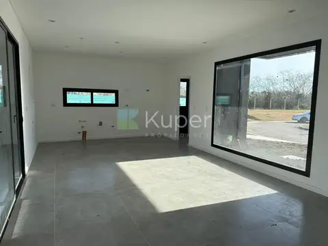 BARRIO SANTA LUCIA, CASA 5 AMBIENTES A ESTRENAR PILAR DEL ESTE .