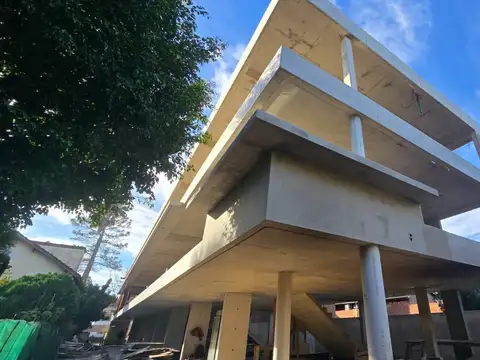 Depto Tipo Casa en Venta con 1 cocheras