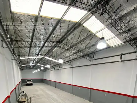 GALPON CON OFICINA - VILLA LYNCH - 387 M2 - A ESTRENAR