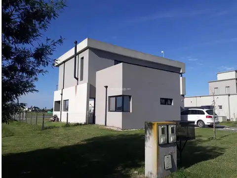 Venta Casa a la laguna en San Lucas 4 Dormitorios Canning