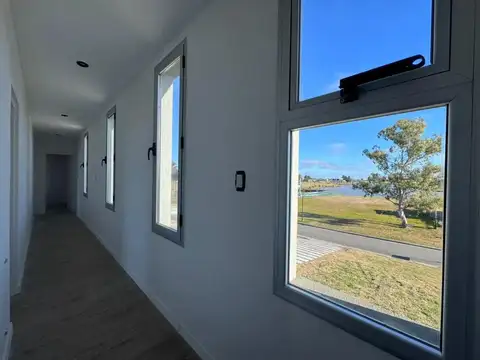 Casa 4 ambientes con 3 baños