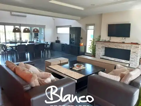 Casa en Venta en Haras Santa Maria - El Molino, USD 298.000