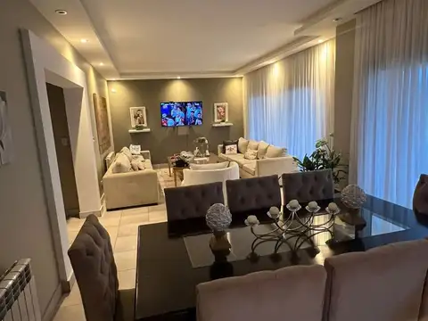 Casa 6 ambientes con 4 baños