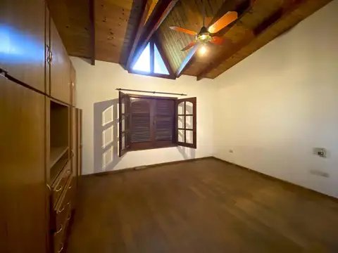 Casa 5 ambientes con 2 baños