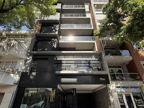 Amplio departamento de 1 dormitorio con cochera. Radiadores. Excelente calidad