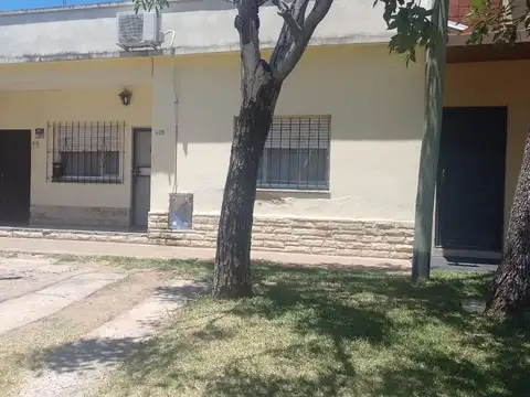 VENTA CASA CON DOS DEPTOS ALQUILADOS BERNAL