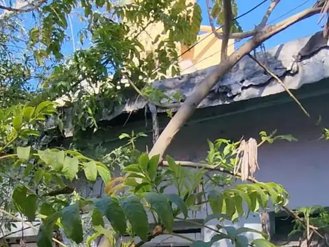 Casa en venta - 3 Dormitorios 1 Baño - 326Mts2 - Nueva Pompeya