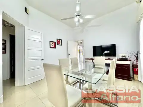 Casa 3 ambientes con 2 baños