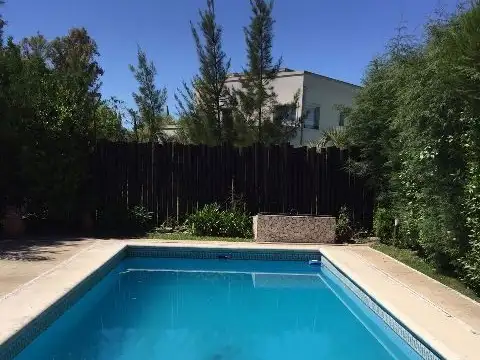 Bo Echeverria Del Lago