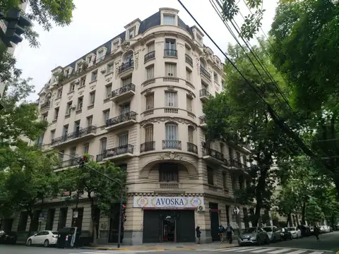 Avenida Hipólito Yrigoyen 1900