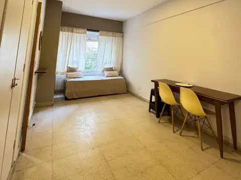 Ambiente a la calle  En venta