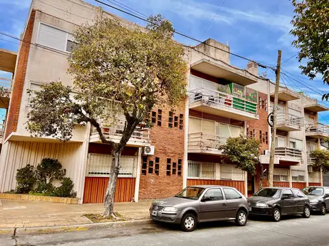 Impecable Departamento 2 ambientes con balcón a 2 cuadras Avda Santa Fe