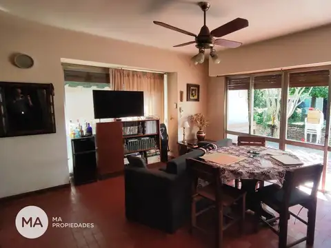 Casa en Venta con 3 cocheras