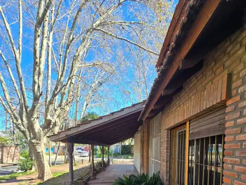 Casa en Venta con 2 cocheras