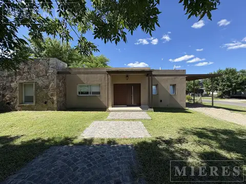 Casa en Alquiler anual en el Barrio San Matias en área 3