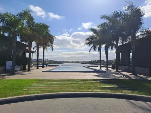 Lote  en El Naudir con amarra