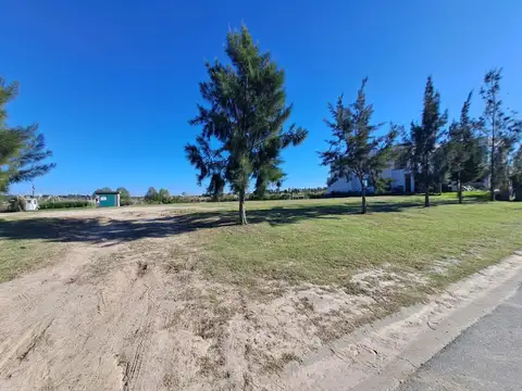 Lote  en El Naudir con amarra