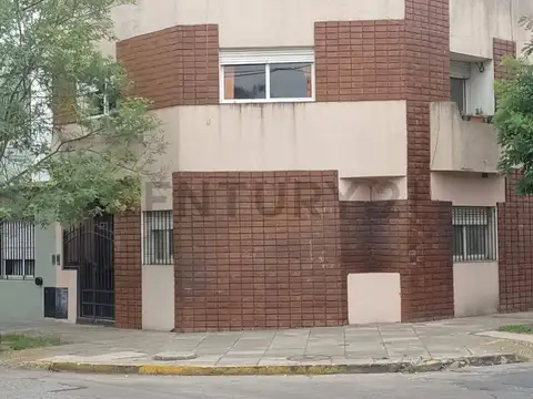 PH en esquina con gran terraza de 52 m²  Tipo casa entrada independiente Ramos Mejia