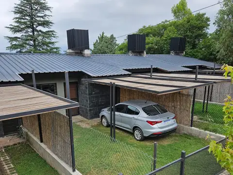 Duplex a estrenar: cochera, patio y pileta propios. Gas Natural