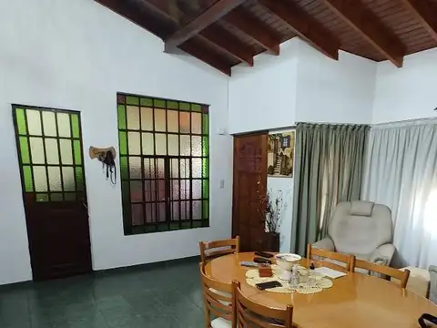 Casa 2 ambientes con 2 baños