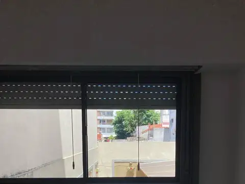 2 AMBIENTES IMPECABLE - AL FRENTE - CON BALCON - MUY LUMINOSO - ORIENTACIÓN NORTE