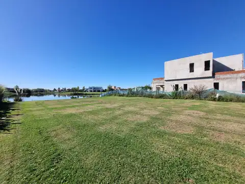 Lote en venta al agua - Aréa 1 - Barrio San Matías