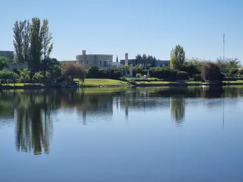 Lote en venta al agua - Aréa 1 - Barrio San Matías