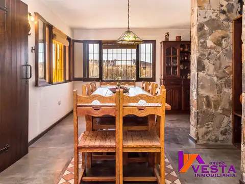Casa 6 ambientes con 4 baños