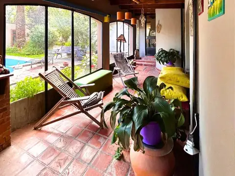 Casa en Venta con 2 cocheras