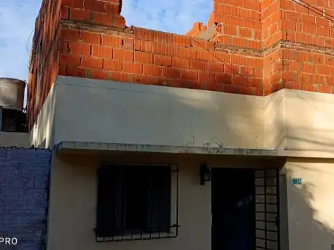 Casa 4 ambientes a refaccionar