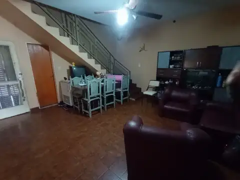 OPORTUNIDAD PROPIEDAD CON DOS VIVIENDAS BURZACO