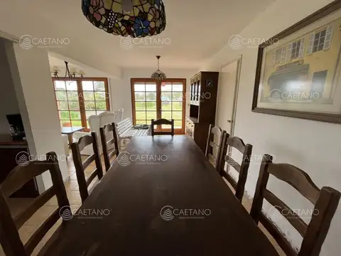 Casa 4 ambientes con 2 baños