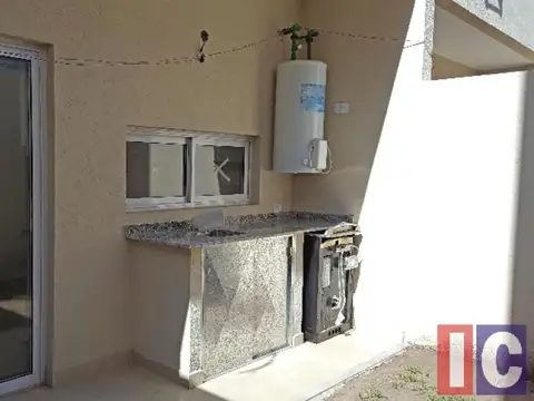 Depto Tipo Casa en Venta con 1 cocheras