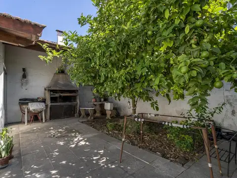 Casa 4 ambientes con 2 baños