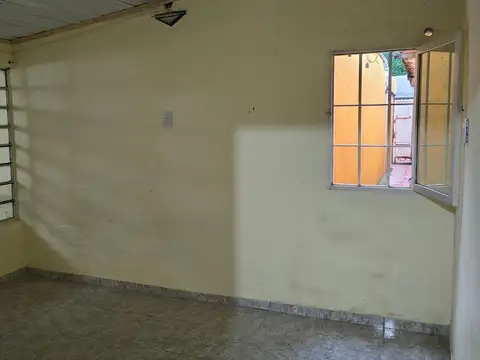 Casa 2 ambientes con 1 baño