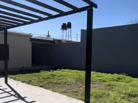 Casa 7 ambientes con 2 baños