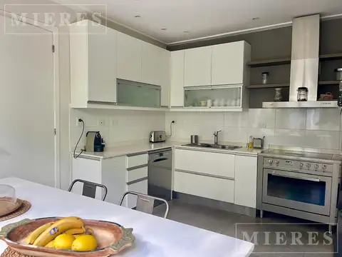 Casa 5 ambientes con 3 baños