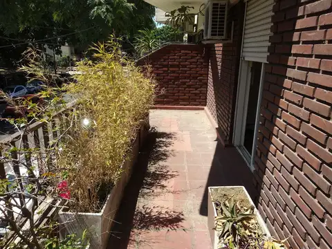 Depto 2 amb con patio y balcón