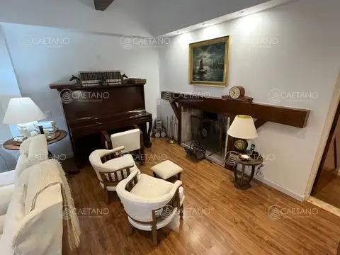 Hermosa Casa en venta de 4 dormitorios en Cantegril, Punta del este.